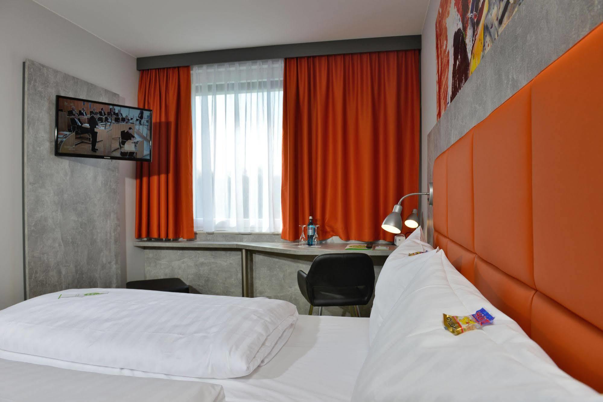 Sleepysleepy Hotel Giessen Linden  Ngoại thất bức ảnh