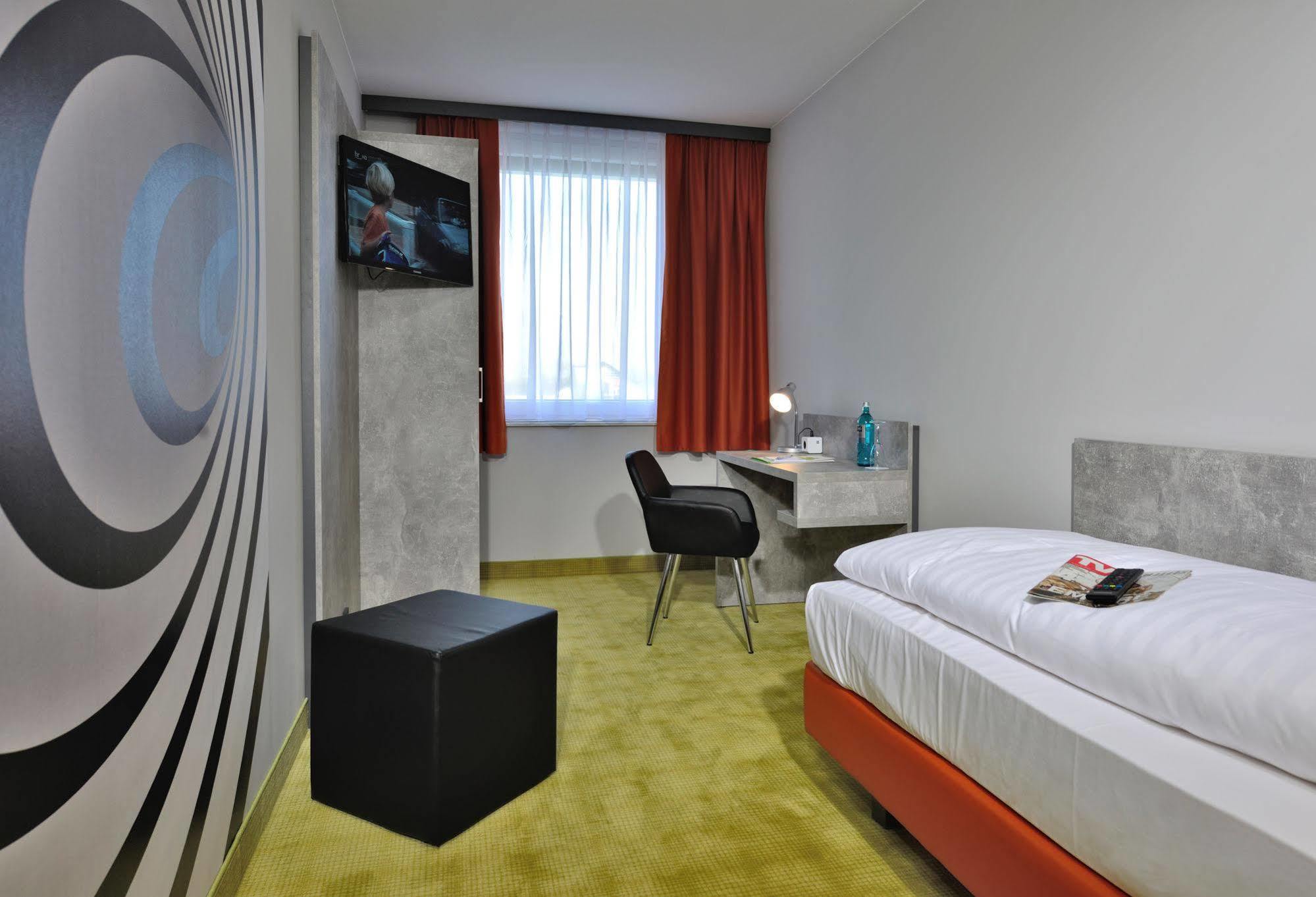 Sleepysleepy Hotel Giessen Linden  Ngoại thất bức ảnh